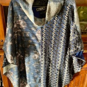 Minkas lightweight poncho